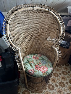 Vintage Wicker Peacock Chair in Chairs & Recliners in Timmins