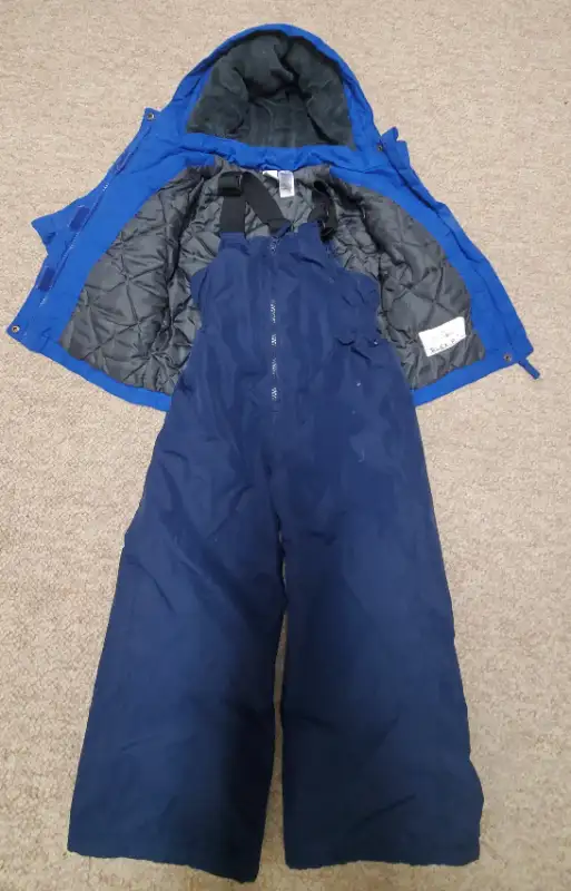 Disney brand Tigger complete Snowsuit – 12-18 months in Clothing - 12-18 Months in Saskatoon - Image 4