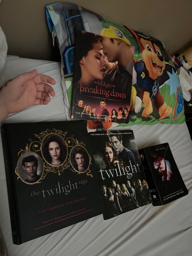 Twilight saga books  in Non-fiction in Chatham-Kent