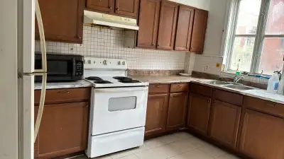 Room for rent female student Near metro station Plamondon