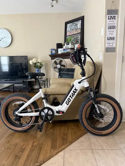 Like new Only 75km mileage Hydraulic brakes 2 keys and manual February 2025 purchase Everwoods park...