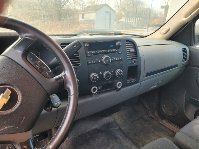 2013 Chevy Silverado Ext Cab 4x4 for Sale in Trenton in Cars & Trucks in Trenton - Image 4