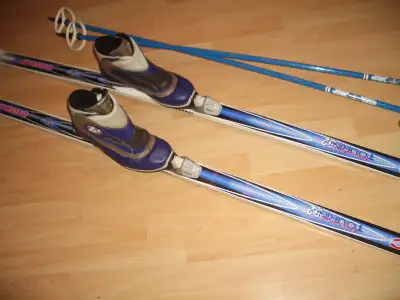 KIT ski de fond  ATOMIC  _ 185 cm + bottes 7-8 US + poles, View more