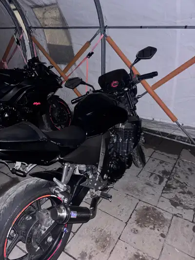 Je suis obligé de vendre malheureusement ma nouvelle moto, Kawasaki Z750 parce que arriver à faire l...