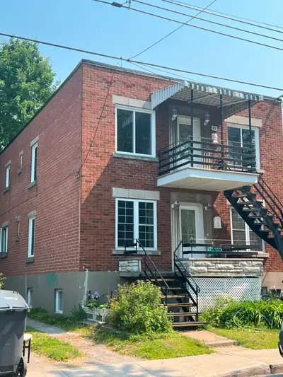 Rénové appartement à LaSalle, 4 cacs, à louer dès maintenant!