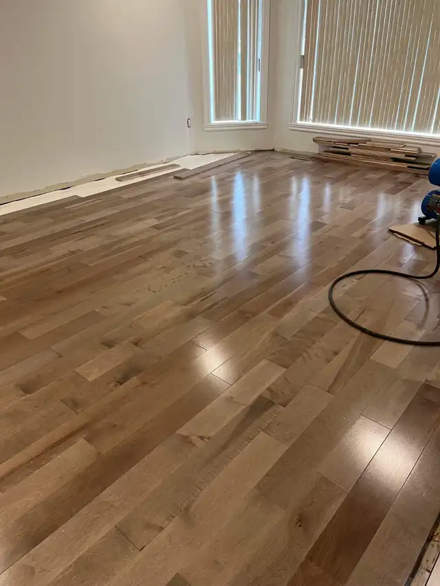 Wow wow wow plancher bois franc canadien in Other in Longueuil / South Shore - Image 3