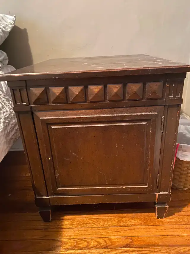 2 similar vintage-style solid oak dark wood cabinet, sideboard in Hutches & Display Cabinets in City of Toronto - Image 3
