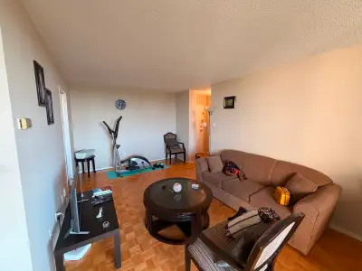 One bedroom in a 2 bedroom apartment. Female only. No smoker, no partying.