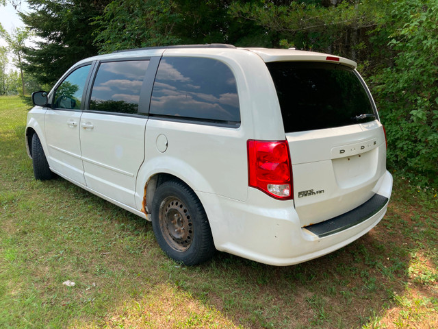 2011 DODGE CARAVAN in Cars & Trucks in Owen Sound - Image 4