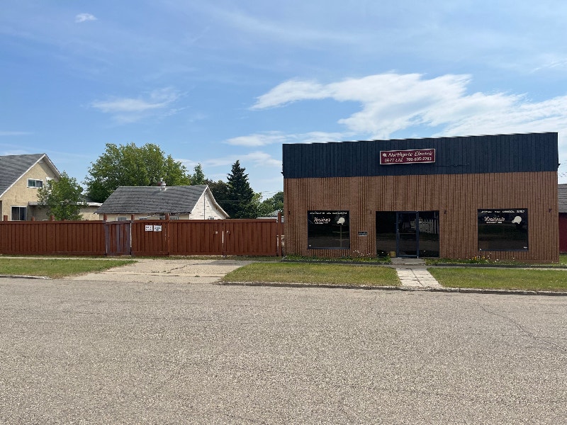 Commercial building for sale in Fairview Great location Commercial