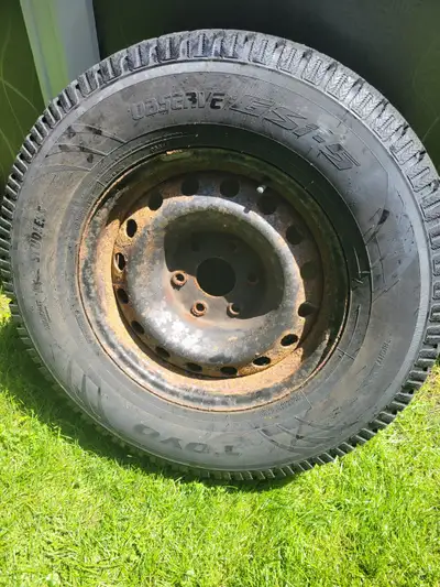 265/70R17 115S excellent condition