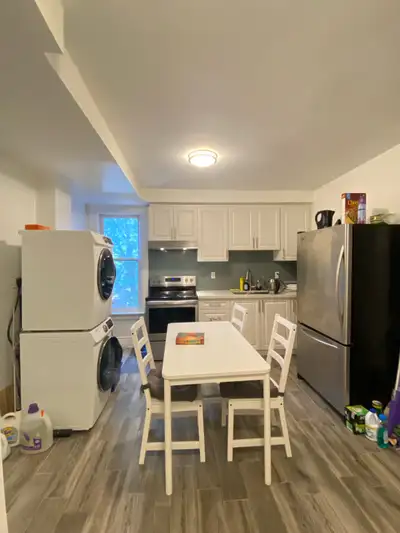 one large room near Bathurst/bloor avai Sep