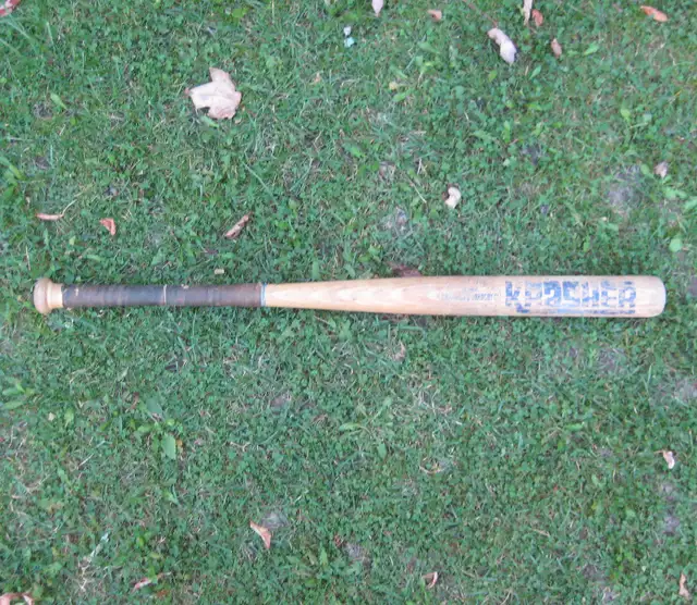$30 Louisville Slugger Krasher official softball bat slow pitch in Baseball & Softball in Sudbury - Image 2