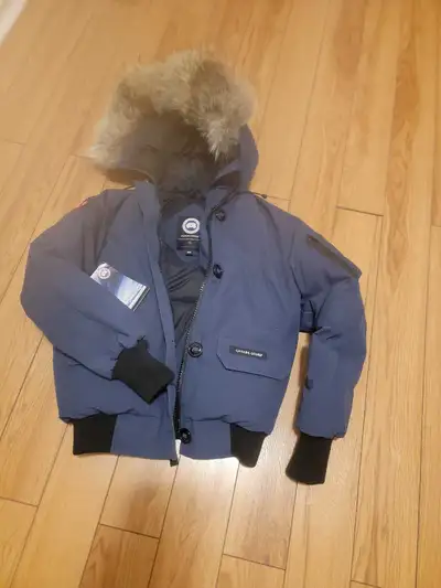 Style number: 7950L, Color: Spirit. Female size Medium, also fits a men's size small. Very good cond...