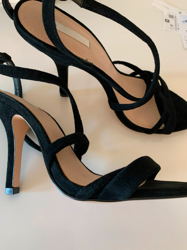 SUEDE LEATHER - BRAND NEW HIGH HEELS SANDALS - SIZE 39 - in Women's - Shoes in City of Montréal