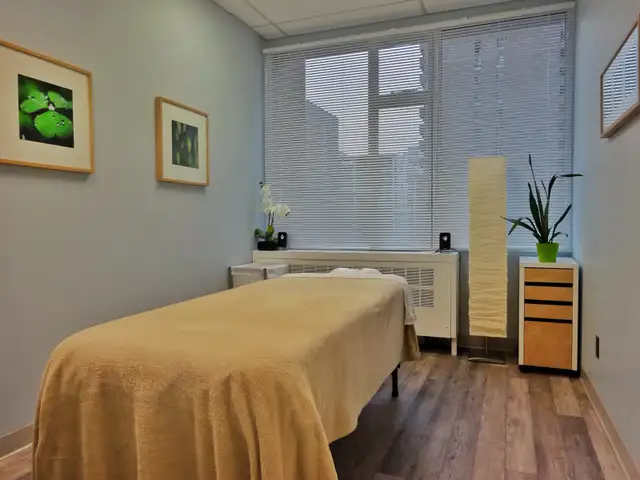 Treatment Room for Rent Downtown Toronto! in Commercial & Office Space for Rent in City of Toronto - Image 5