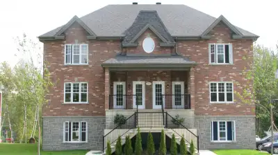 Super appartement spacieux style condo  5 1/2 à louer