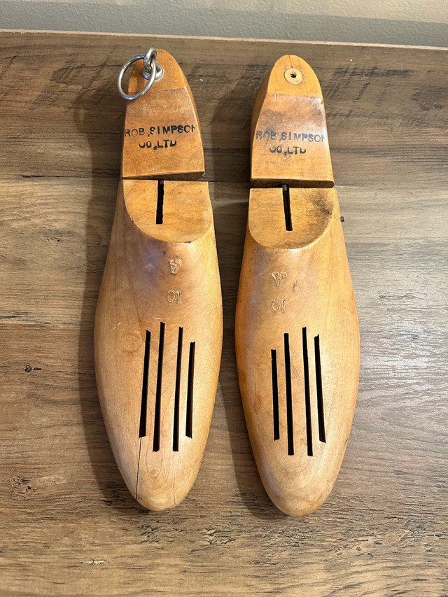 Formes de bois pour souliers vintage Wooden shoe trees stretcher dans Femmes - Chaussures  à Ville de Montréal - Image 2