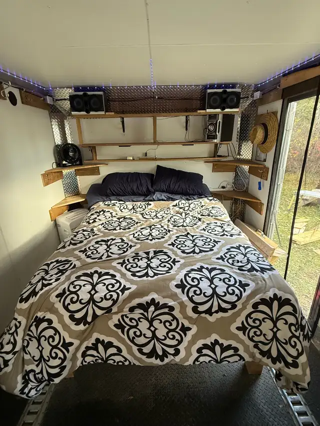 2021 24’ Alcom (full aluminum) Covered Car Hauler / Toy Hauler in Travel Trailers & Campers in Winnipeg - Image 5