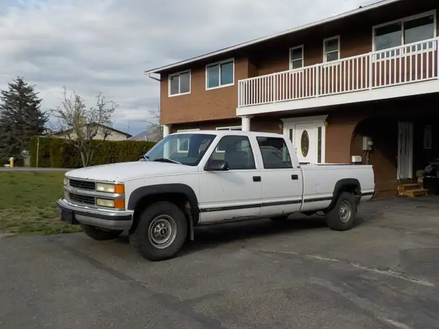 CHEVROLET 1 TON - 3500, CREW CAB, 8 FOOT BOX, WORK TRUCK! in Cars & Trucks in Kelowna - Image 3