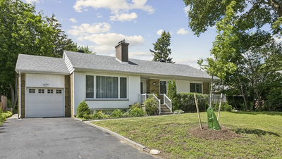 Located in Orchard Heights, a highly sought after area in East Mississauga, this large property (70...