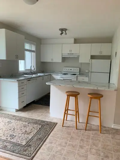 Welcome home to this well-kept 3 bedroom, 1.5 bathroom townhouse located at #9 Buttertubs Drive. Tuc...