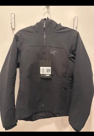 Proton hoody women medium black , brand new Never used I just got it from a friend last year and nev...
