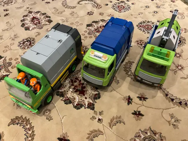 PLAYMOBILE GARBAGE TRACKS LOT  in Toys & Games in Mississauga / Peel Region - Image 2