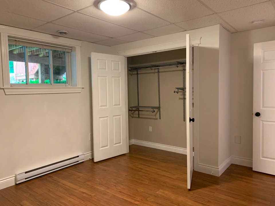 SOUTHSIDE 3 BEDROOM APARTMENT WITH YARD! 3