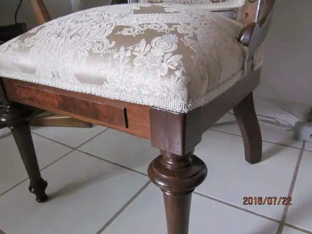 A Set of  3 Living Room  Antique Chairs in Chairs & Recliners in Vancouver - Image 8