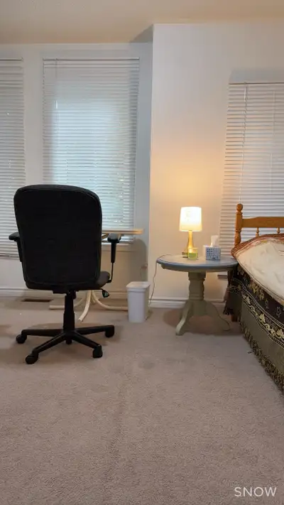 Room for Rent-Female only Available now. **3 minutes walk to Bloor U P Union Express Station . **5 M...
