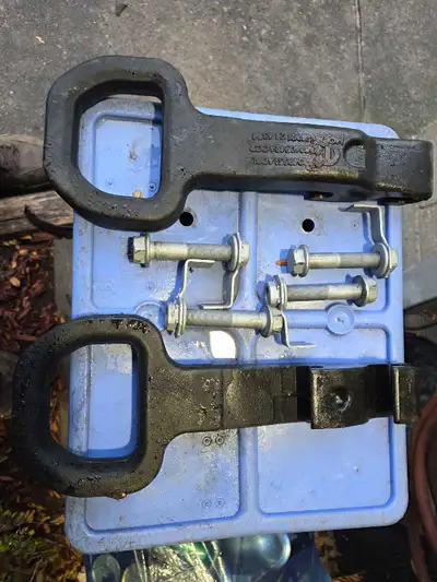 New take off from dodge ram...comes with bolts..100 firm