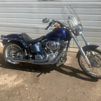 Strong 103 ci , low km, new Michelins, new battery