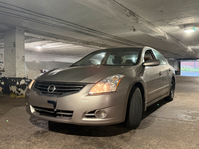 Nissan Altima in Cars & Trucks in City of Toronto