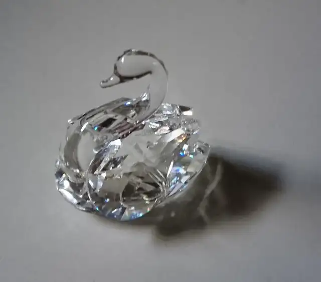 Vintage Swarovski Crystal Swan in Arts & Collectibles in Oshawa / Durham Region - Image 3