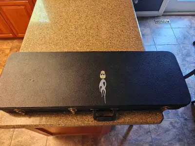Hardshell guitar case, View more