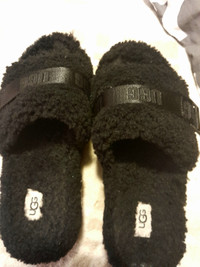 UGG SLIPPERS SIZE 8