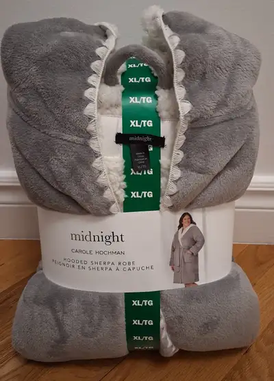 Robe de chambre en sherpa pour dame, grandeur XL, neuve, View more