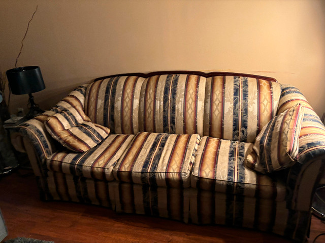 3-seater couch in Couches & Futons in City of Toronto - Image 2
