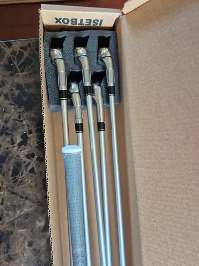 Ladies TaylorMade M6 RH iron set, View more