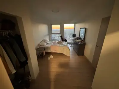 Private/sharing master bedroom room available in Waterloo near Laurier university from NOVEMBER 1st...