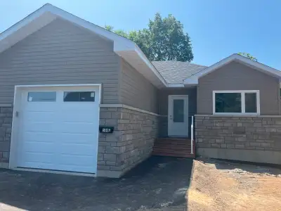 New 3 bedroom plus Office/Den Central Pembroke Snow and grass maintenance included First and last mo...