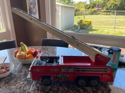 Tonka metal Fire truck that’s about 35 years old. In great condition except side ladder is missing....