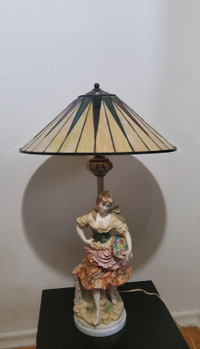 Tiffany style porcelain figurine table lamp