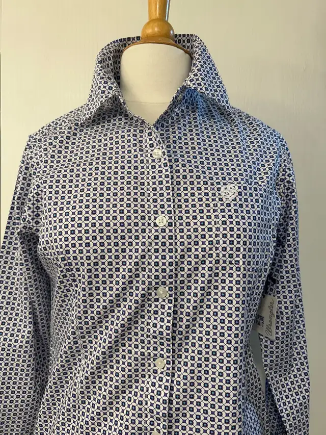 Wrangler George Strait Western Shirt in Women's - Tops & Outerwear in Calgary - Image 2