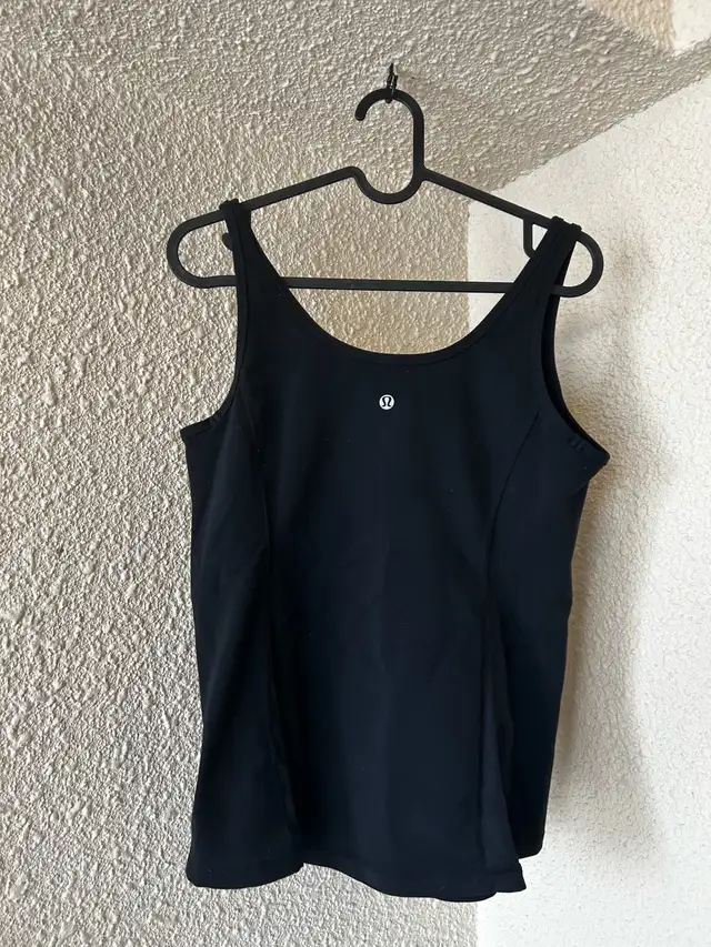 LuLu Lemon gym shirt in Women's - Tops & Outerwear in City of Toronto - Image 3