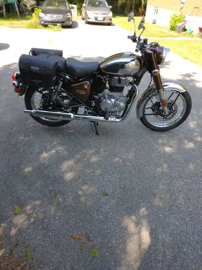 350 Classic Reborn.Windscreen, saddle bags,dna air filter,stock filter,extra spark plug, synthetic o...