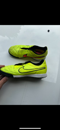 Kids Nike Indoor Soccer Shoes Size 4.5Y