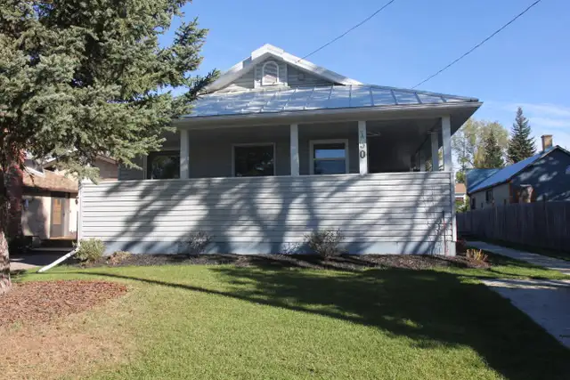 Adorable bright 3 bedroom bungalow