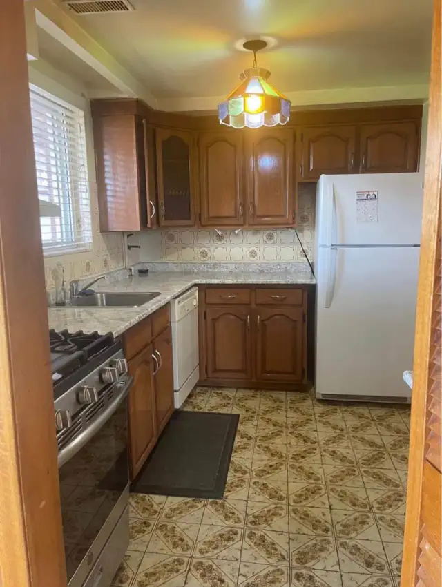 Walkout Basement for Rent in Long Term Rentals in Mississauga / Peel Region - Image 6